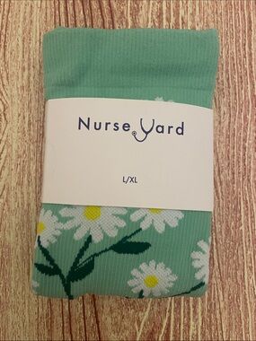 Nurse Yard Flowers Compression
Mint Green Daisy Socks L/XL
